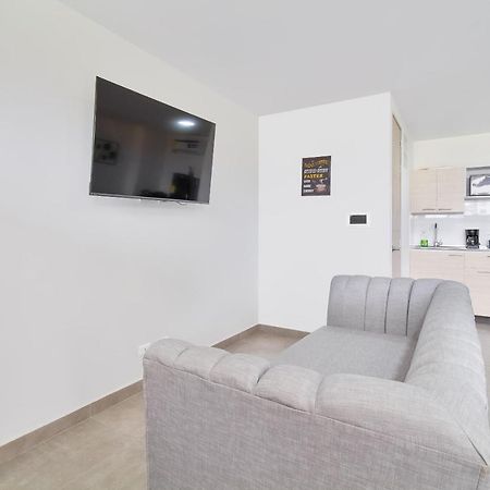 ميديلين Camelot Apartahotel المظهر الخارجي الصورة