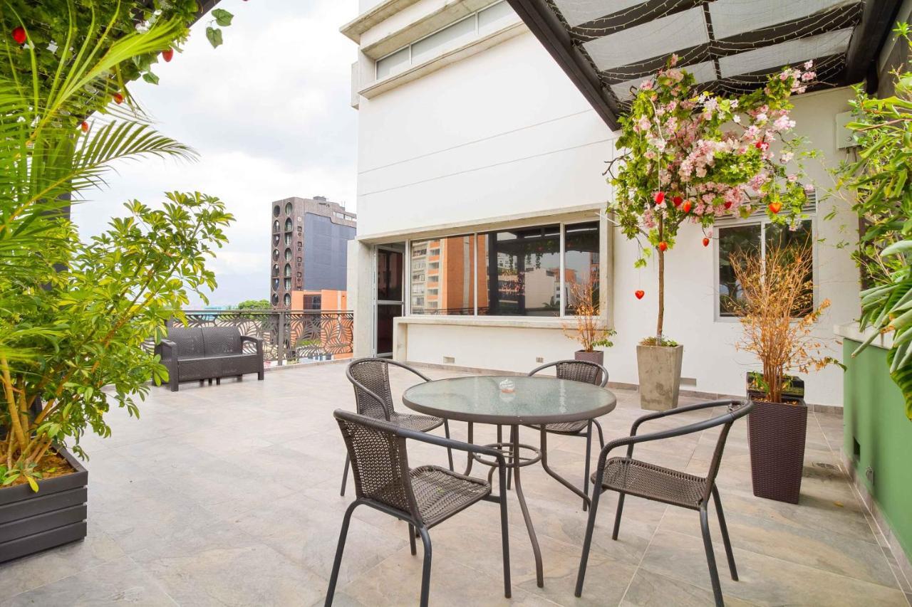 ميديلين Camelot Apartahotel المظهر الخارجي الصورة